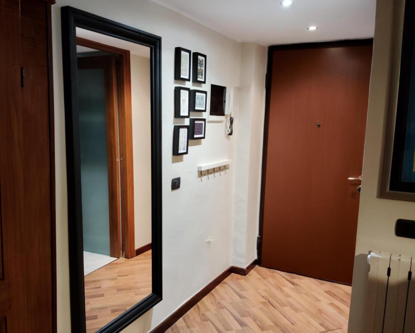 Vfh Stylish Boutique Apartment-City Center Milán Exterior foto